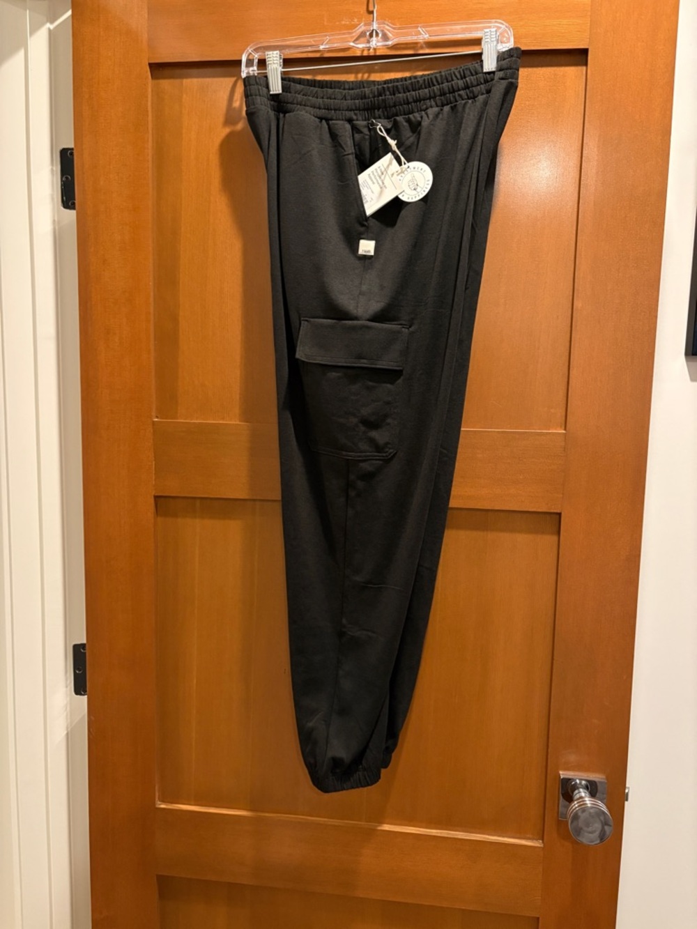 Vuori Boyfriend Cargo Jogger Pants in Black Heather NWT - Picture 4 of 6